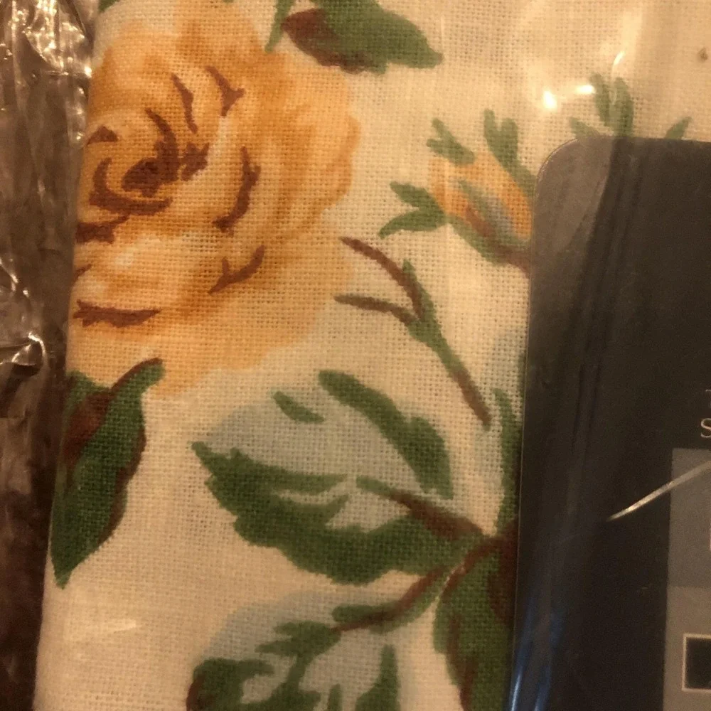 Town & Country Linen Classics Priscilla Tablecloth New 1990 52